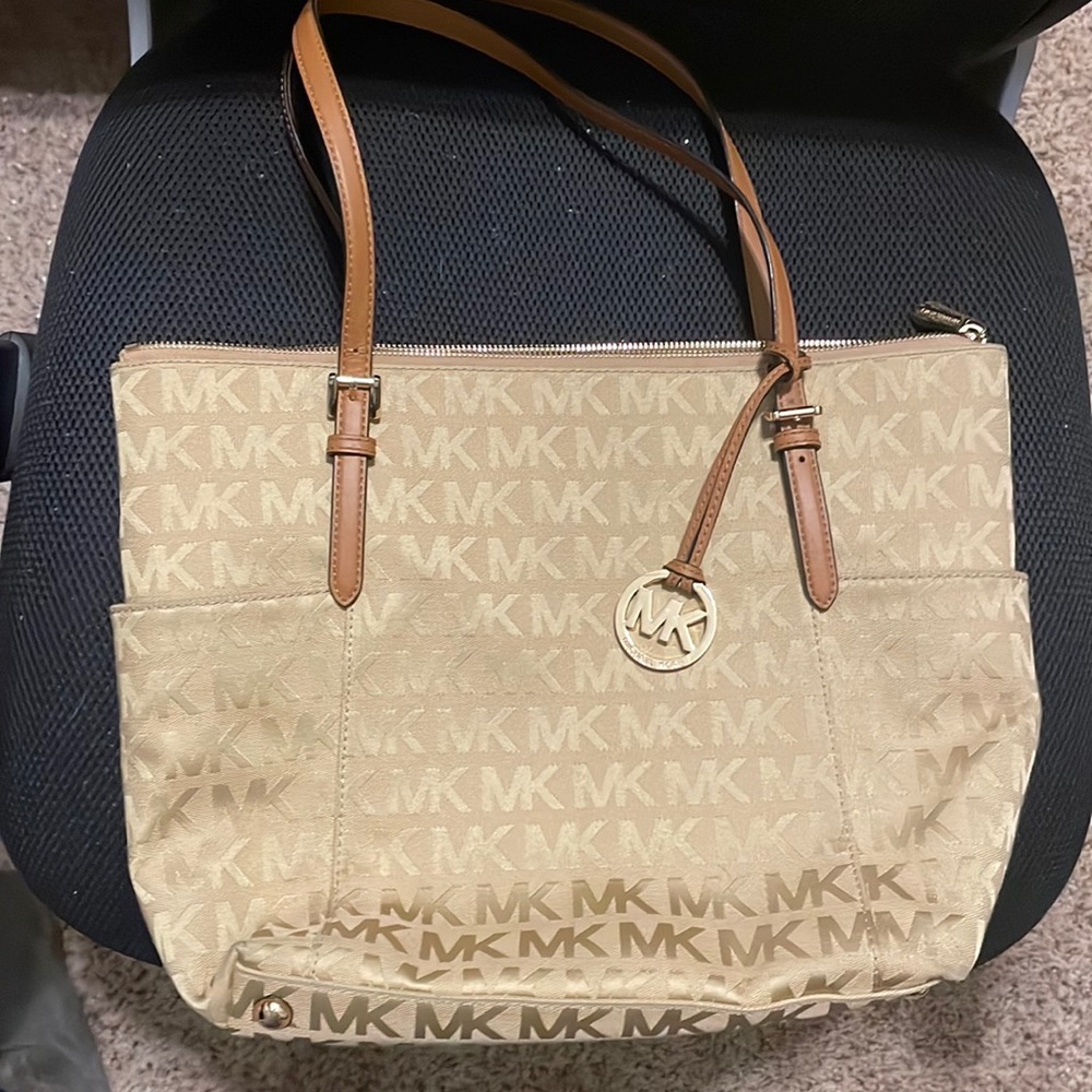 Authentic Michael Kors Tote.